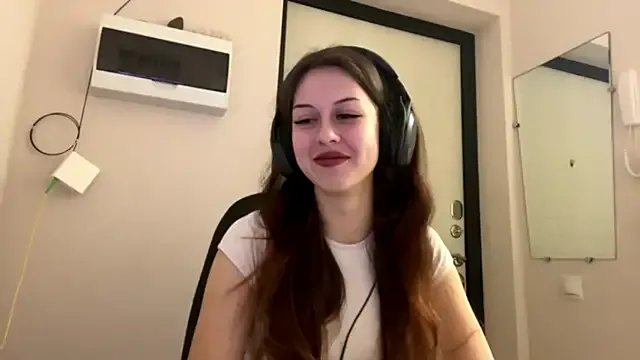 Nayra_flash on StripChat