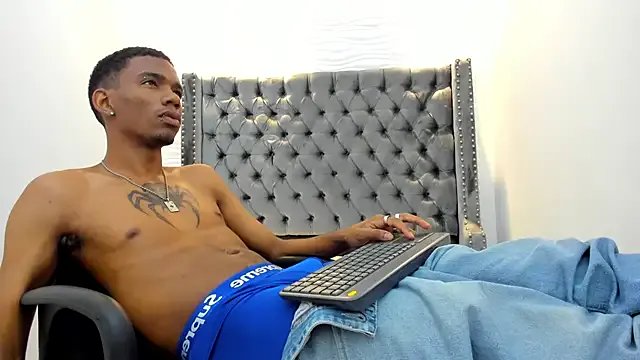 nero_reyd on StripChat