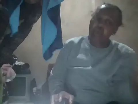 Nicky52 on StripChat