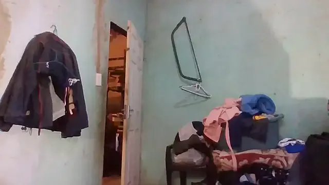 Nicky52 on StripChat