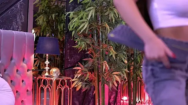 NicoleCellini on StripChat