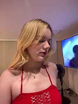 NicoleCut on StripChat