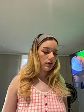 NicoleCut on StripChat