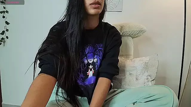 Nicolle_swt on StripChat