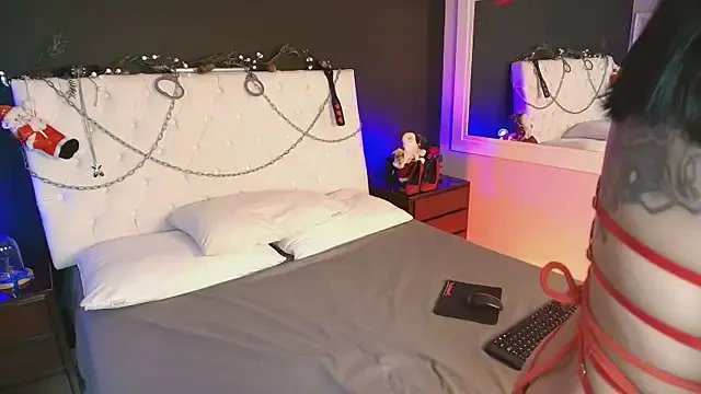 Niinatorres on StripChat