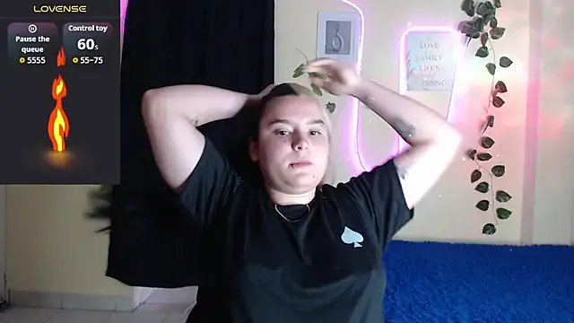 Nika_1_ — doigts dans le cul + zoom