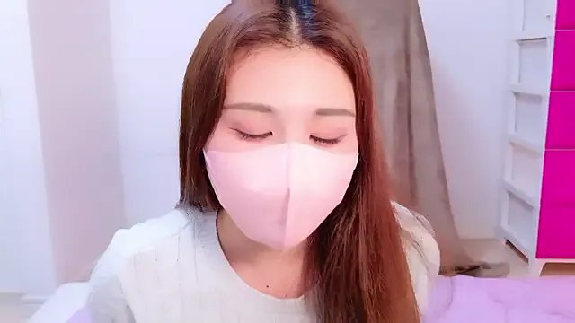 noa_chi on StripChat