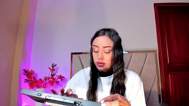 NoraDasilva's avatar