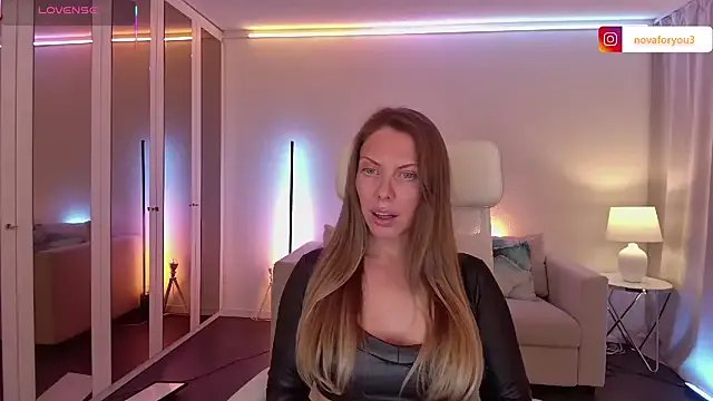 Nova-Lee — Boob Flash