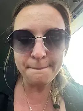 OlgaBuzzz on StripChat