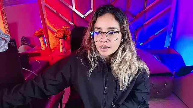 Olivia_Fox69 on StripChat