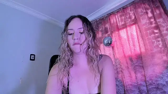 Pamela_Squirtt on StripChat