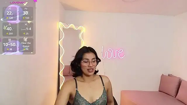 PEACHY_TAY on StripChat