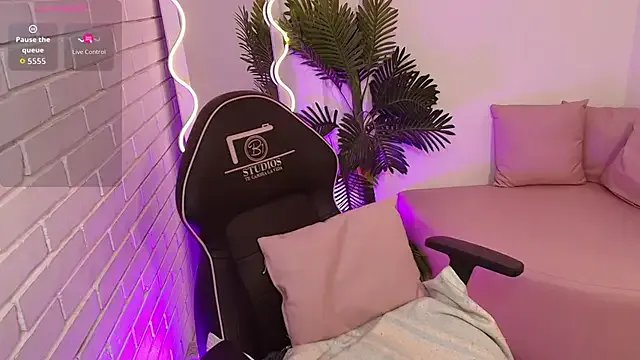 PEACHY_TAY on StripChat