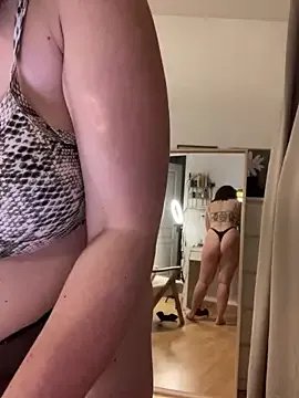 Petite_minette30 on StripChat