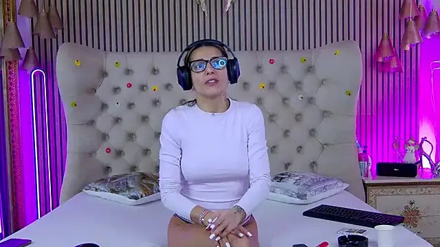 PlayfulShow on StripChat