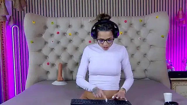 PlayfulShow on StripChat