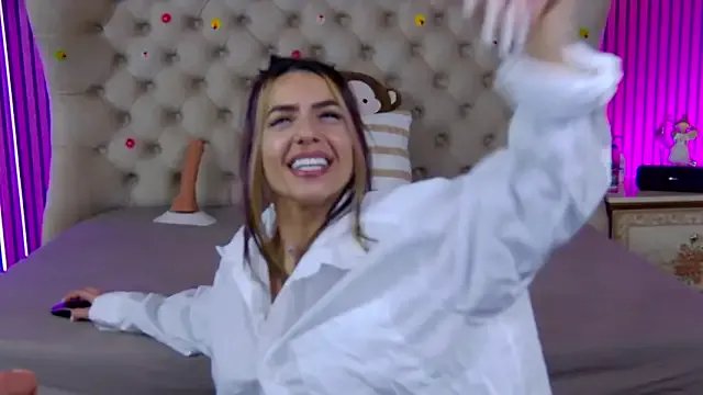 PlayfulShow on StripChat