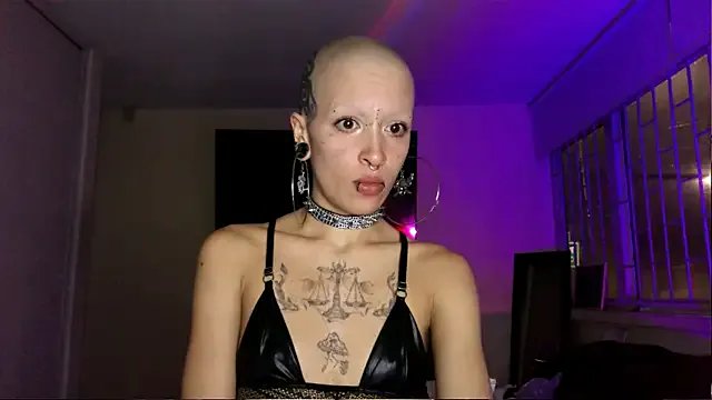 plutonbluemooon333 on StripChat