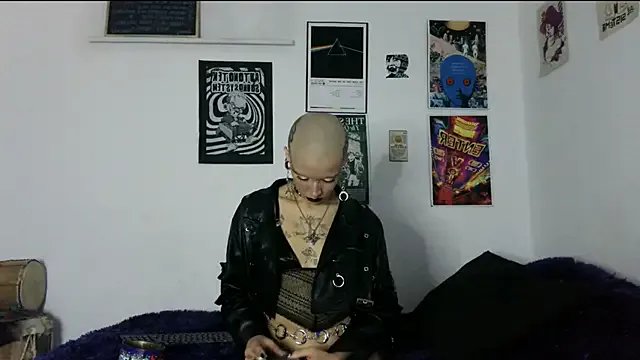 plutonbluemooon333 on StripChat