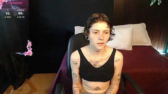 pretty_cristal69 — open legs show pussy