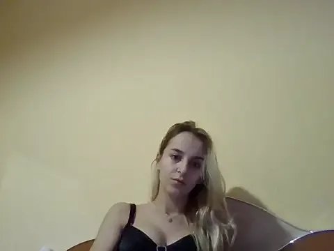 RahellaBlonde1 on StripChat