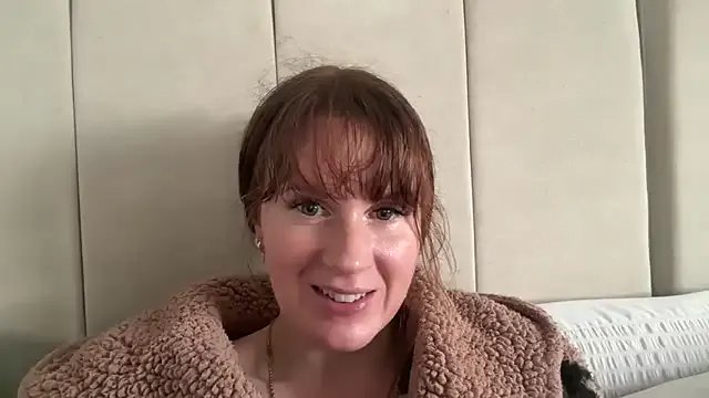 redheadrosie69 on StripChat