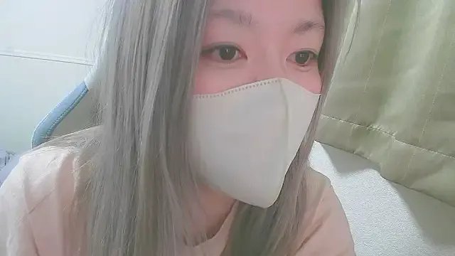 Remi_official on StripChat