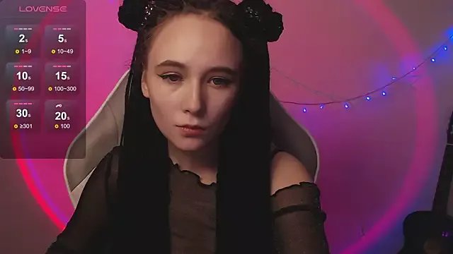 Robin_yourss on StripChat