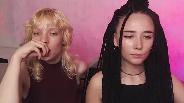 Robin_yourss on StripChat