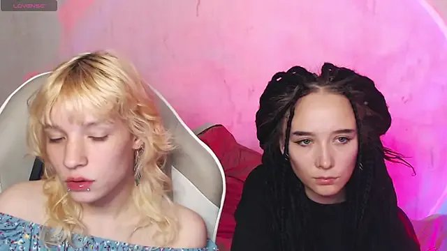 Robin_yourss on StripChat