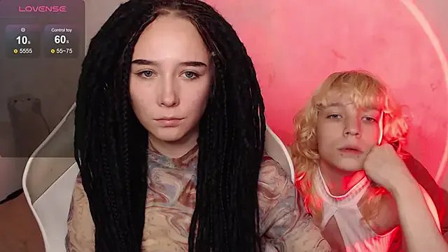 Robin_yourss on StripChat