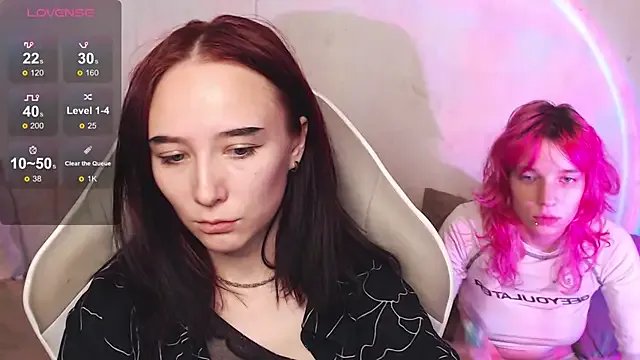 Robin_yourss on StripChat