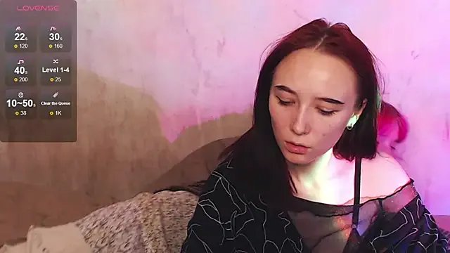 Robin_yourss on StripChat