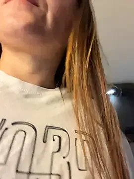 RosaliaVicky on StripChat