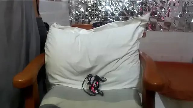 rose-crystal on StripChat