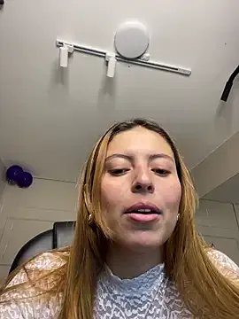 ROSE__15 on StripChat