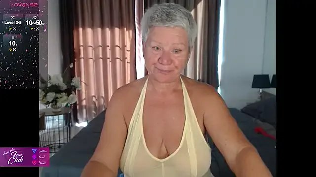 roxana_brooks on StripChat