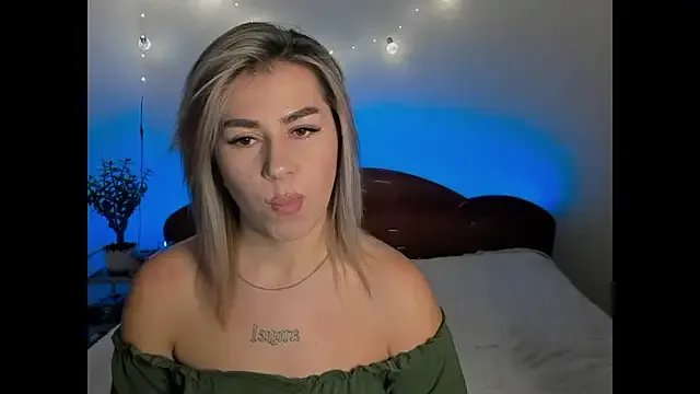 Roxi_Joy on StripChat