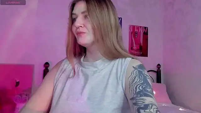 Ruby_Al1en on StripChat