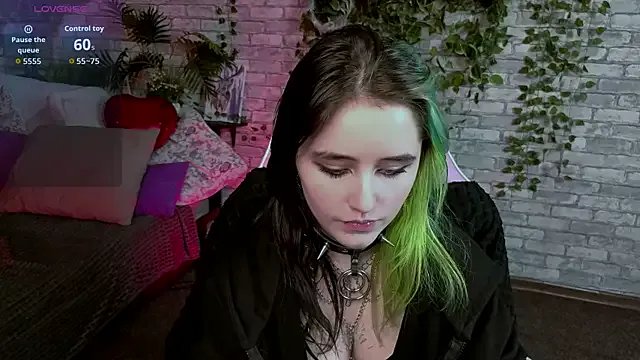 RubyMyst — sqeeze my doods close cam!