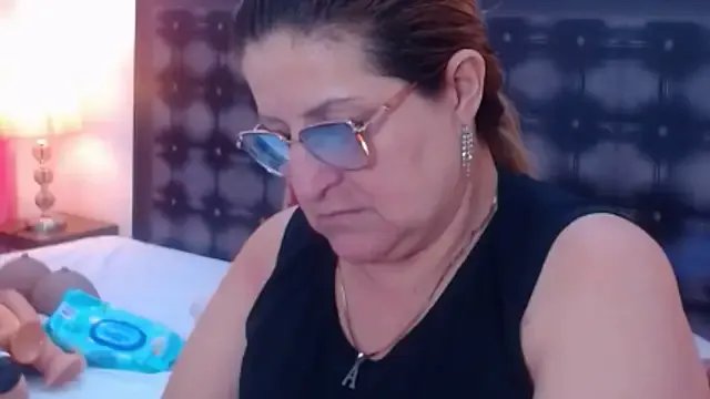 sandra_20 on StripChat