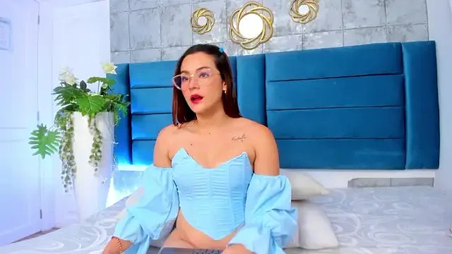 SaraAlvarezx — Oil show + sensual dance