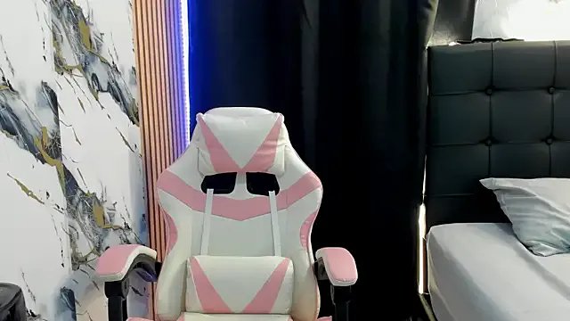 Scarlet_DLuce on StripChat