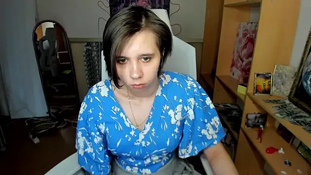 Scarlet_Sirenn — Show your collarbones