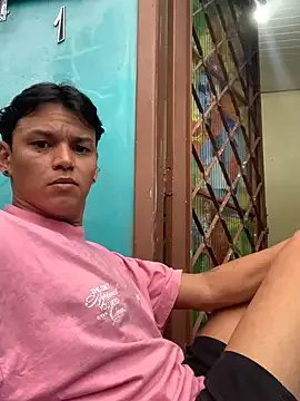 seucasal — Bater uma no banheiro 