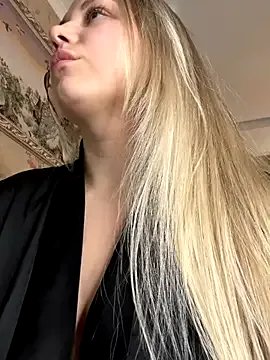 SexyFray_85D on StripChat