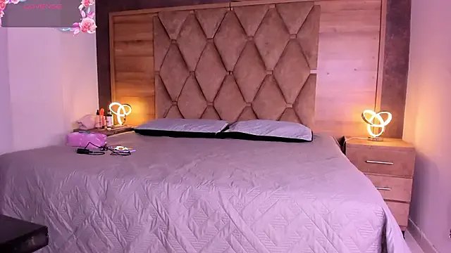 ShaunaDream on StripChat