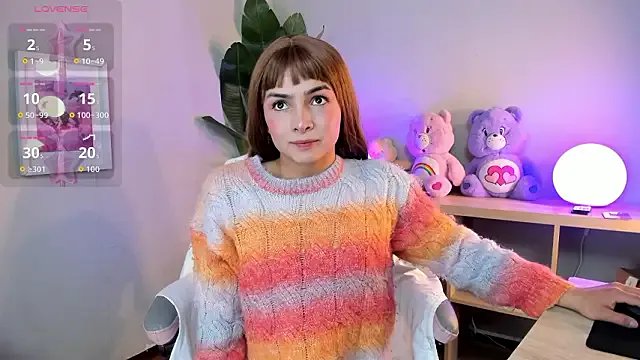 simone_sky on StripChat