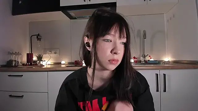 Sindy_Juxx — Rubbing my nipples around